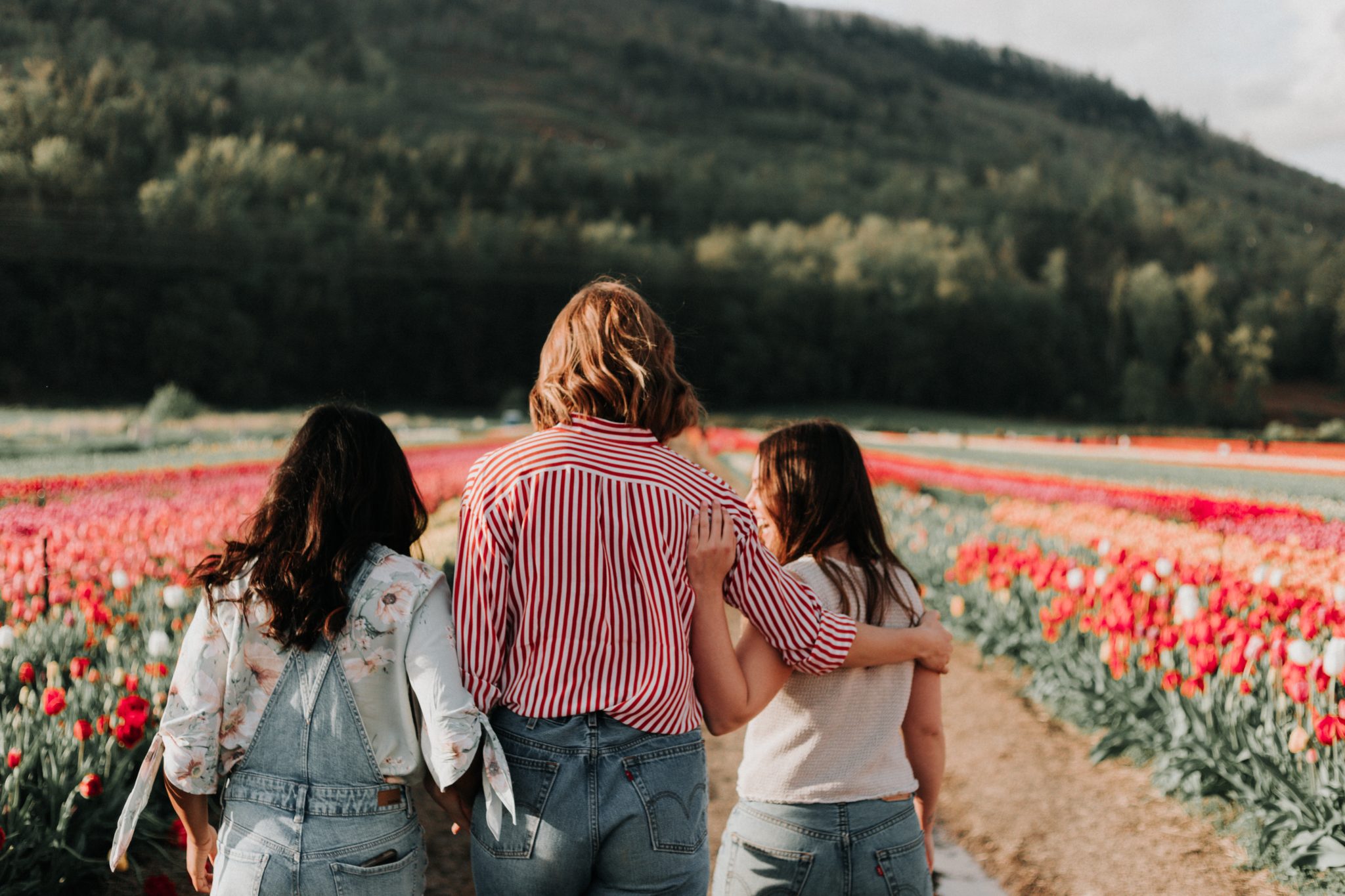 women-and-tulips