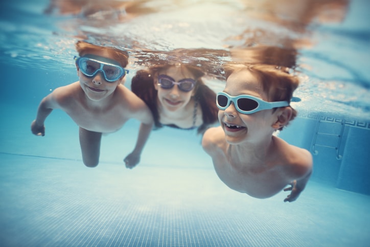 kids-in-pool