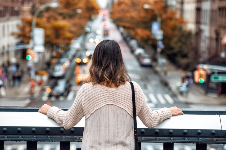 woman-on-bridge