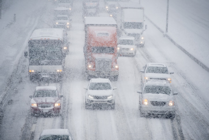 truck-in-snow