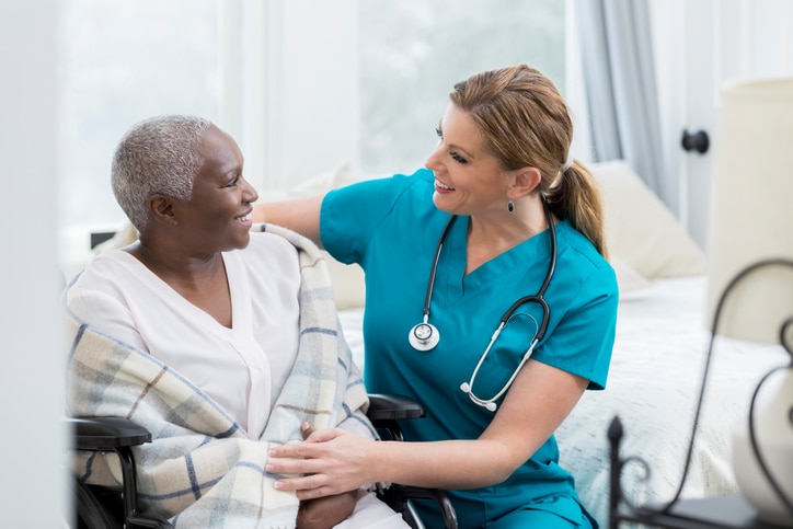 nurse-with-elderly-patient