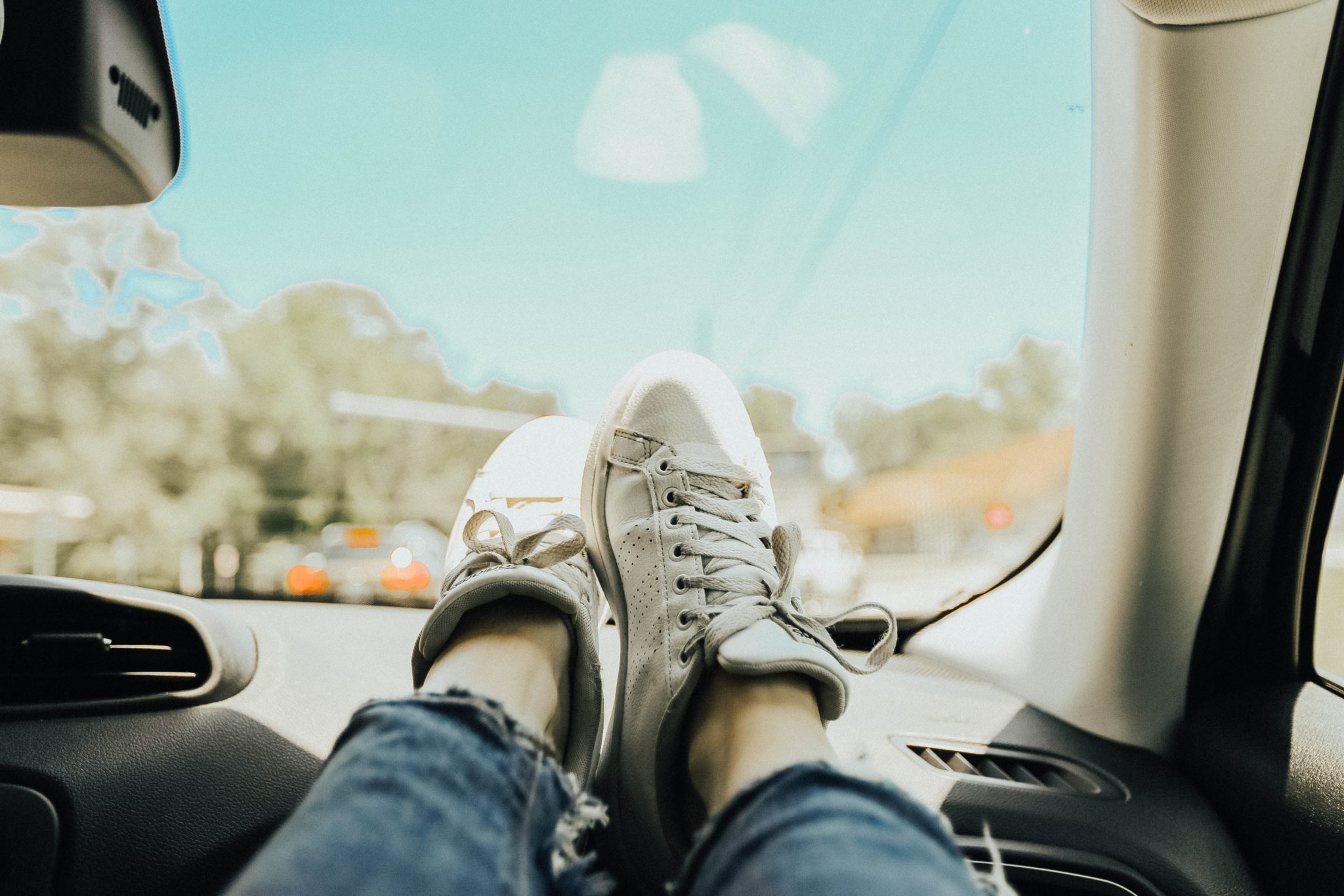 feet-on-dashboard